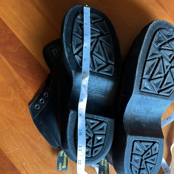 Vintage Doc Martens DM’s. Size 8. Rugged soles “with bouncing soles”. - Picture 5 of 7